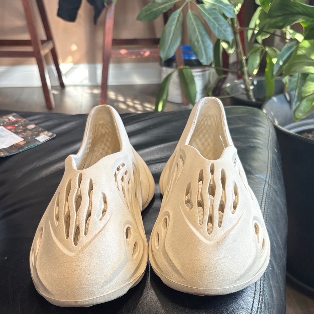 Yeezy Cream Women's Shoes